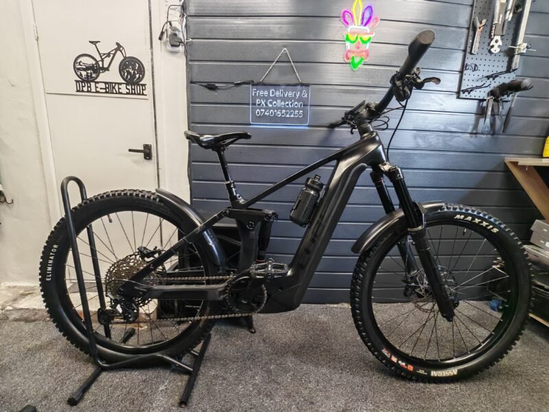 Free Delivery / 2025 Cube Stereo Hybrid HPC 160 Carbon Fibre Size Small / Medium