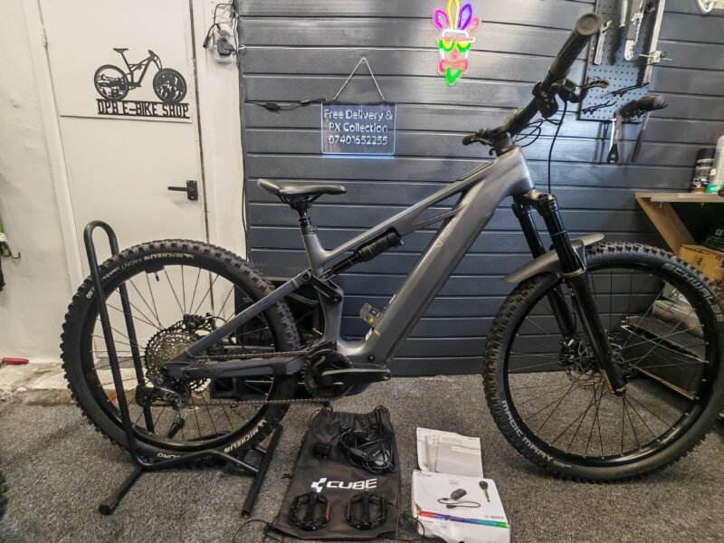 Free Delivery / 2025 Cube Stereo Hybrid One77 ( 177 ) HPC Race 800 Carbon Fibre Size Large