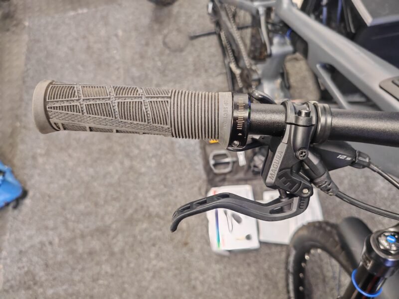 Free Delivery / 2025 Cube Stereo Hybrid One77 ( 177 ) HPC Race 800 Carbon Fibre Size Large