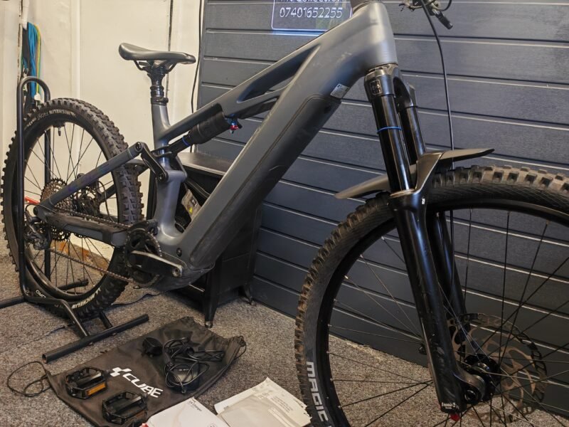 Free Delivery / 2025 Cube Stereo Hybrid One77 ( 177 ) HPC Race 800 Carbon Fibre Size Large