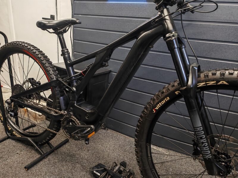 Free Delivery / 2022 Specialized Turbo Levo Size Medium