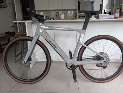 Canyon Roadlite:On CF 9 ebike
