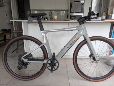 Canyon Roadlite:On CF 9 ebike