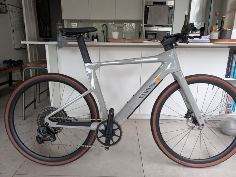 Canyon Roadlite:On CF 9 ebike